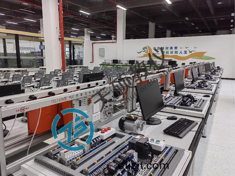 PLC控(kong)製技(ji)術(shu)實(shi)訓(xun)室(shi)