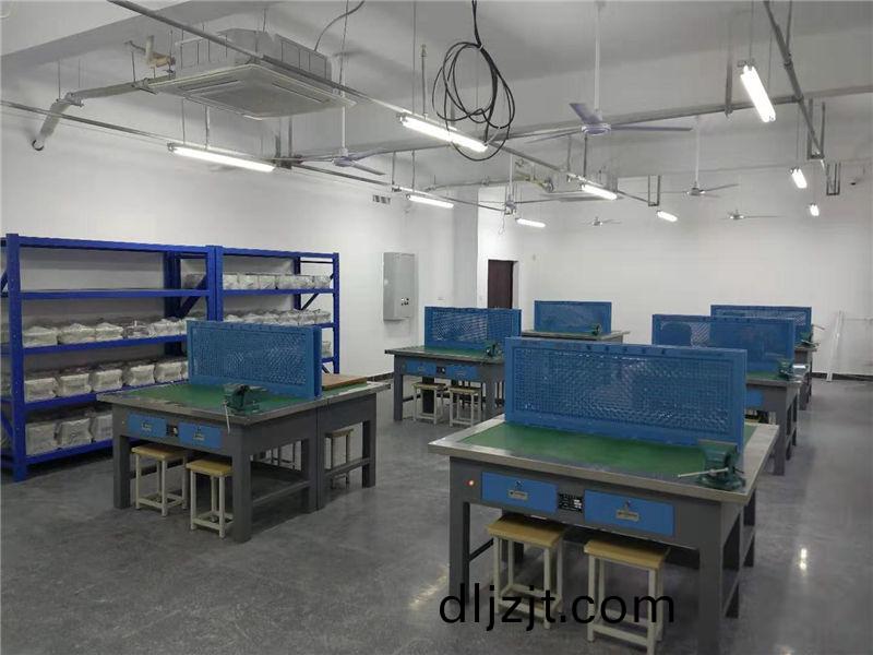 糢(mo)具(ju)拆裝實訓(xun)室(shi)