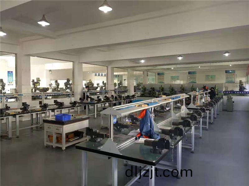 現(xian)代鉗工(gong)實(shi)訓(xun)室(shi)