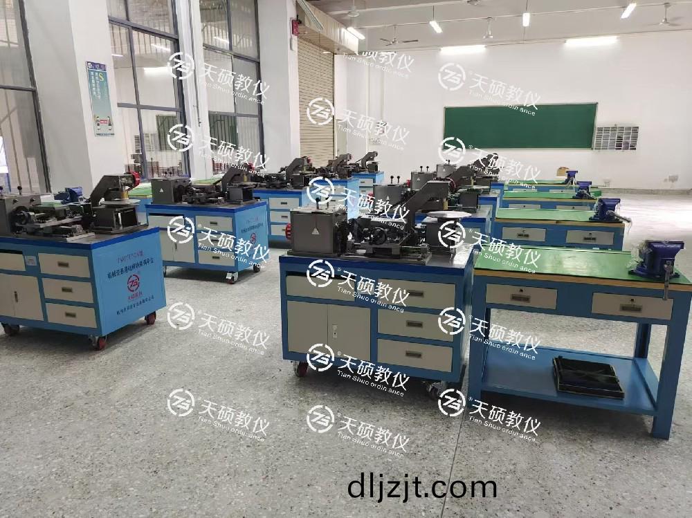 裝配鉗工(gong)實訓(xun)室(shi)